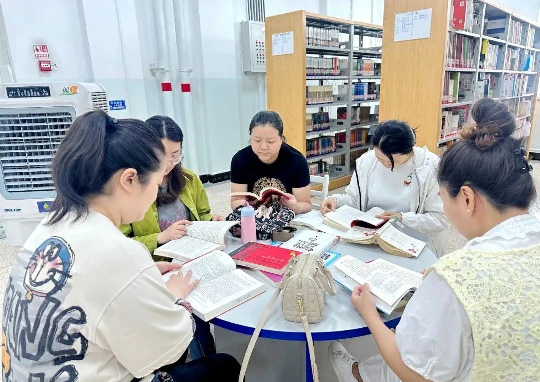 党建动态丨书香润初心 共建聚合力—手术麻醉科党支部开展主题党日学习活动