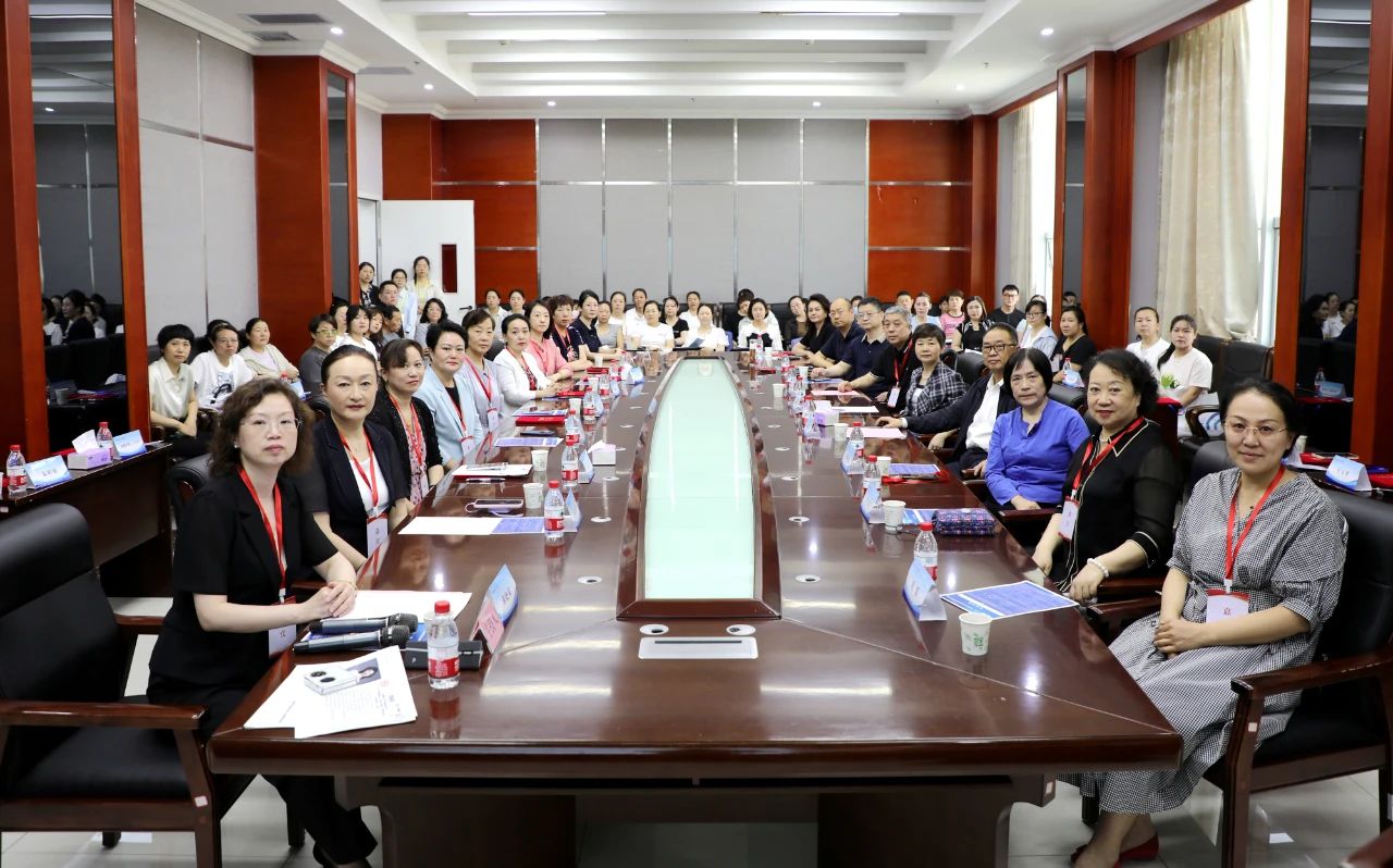 新闻动态丨医院成功举办新疆医学会计划生育学专委会妇科微创技术及生育力保护学组成立大会暨妇科微创技术及盆底疾病诊治新进展学习班